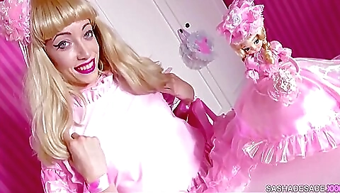 Horny blonde stepsister is giving a nice facial and cumshot shot