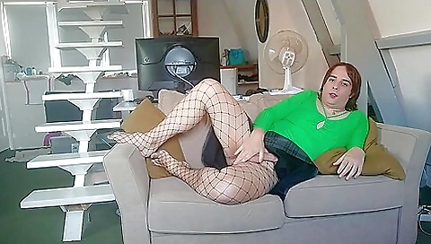 Stunning girl enjoys being naked in front of a cam