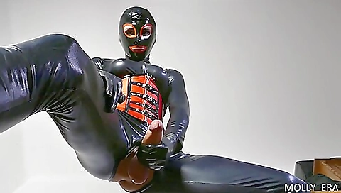 Lesbian amateur foot fetish solo clip with a brunette 720p vid