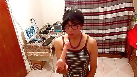 Latina brunette trying oral deepthroating with her big dildo