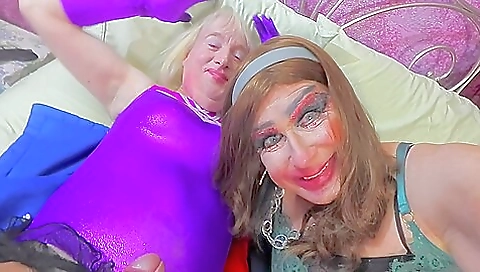 Blonde brunette fucking and taking it to the deep throat